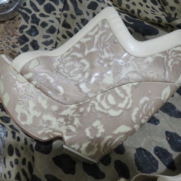 Nicholas Kirkwood Tan Nude Italian Leather & Floral Velvet Lace Platform Wedge 6 - Picture 12 of 16